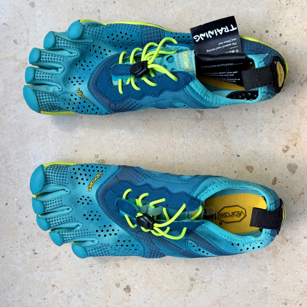 Vibram Five Toe Running Shoes NWOT